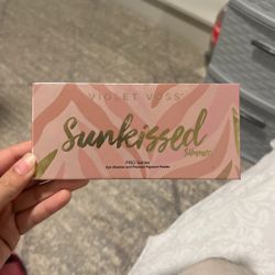 Violet Voss Sunkissed Summer Eyeshadow Palette – Excellent condition!  Selling the original Violet Voss Sunkissed Summer PRO Series Palette. The palet