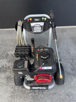 SIMPSON Pro Series with AAA Triplex Pump 3500-PSI 2.5-GPM Cold Water Gas Pressure washer with 5 Spray Tips Never used filled with oil and gas just to 