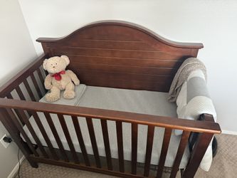 Baby Crib With Baby Changing Station