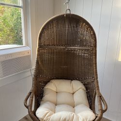 Beautiful Hanging Chair ***BRAND NEW***