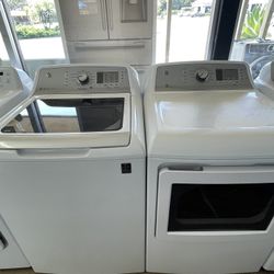 G.E Gas Dryer And Washer Set In Excellent Condition 