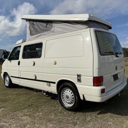 White02 Volkswagen EuroVan Winnebago Camper
