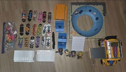 Tech Deck Finger Skateboards, Ramps, Bus, Dudes And Some Accessories