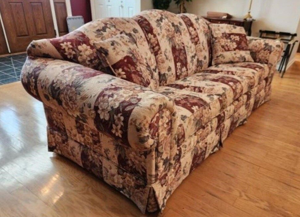 BASSETT FLORAL COUCH