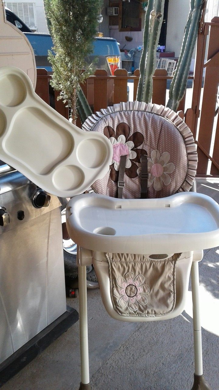 High chair baby trend