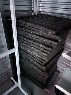 Black Rubber Gym Floor Tiles Set