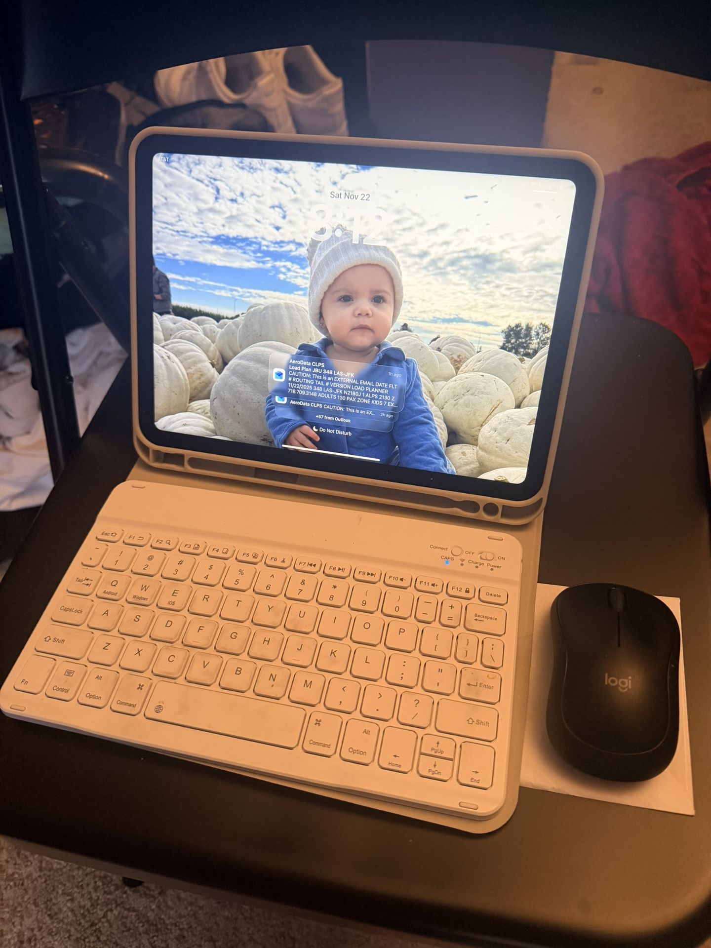 iPad 10th Gen With Keyboard And mouse 