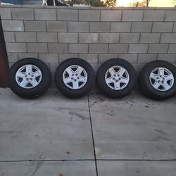 Factory OEM Jeep Gladiator wheels/tire combo