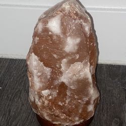 Beautiful Himalayan Salt Lamp From Pakistan