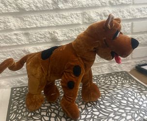 Six Flags Scooby-Doo Dog Stuffed Animal Plush Small 6-14 in Brown/Black 2002