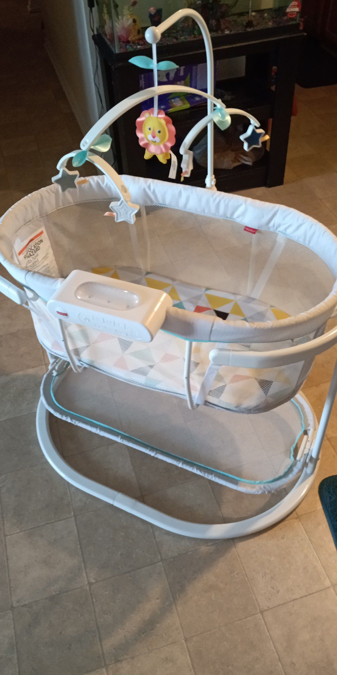 PICK-UP ONLY! Fisher Price Soothing Motions Bassinet