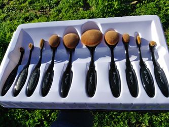 Anastasia oval brush set