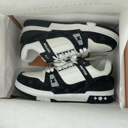 Louis Vuitton Trainers Black | Size : 12