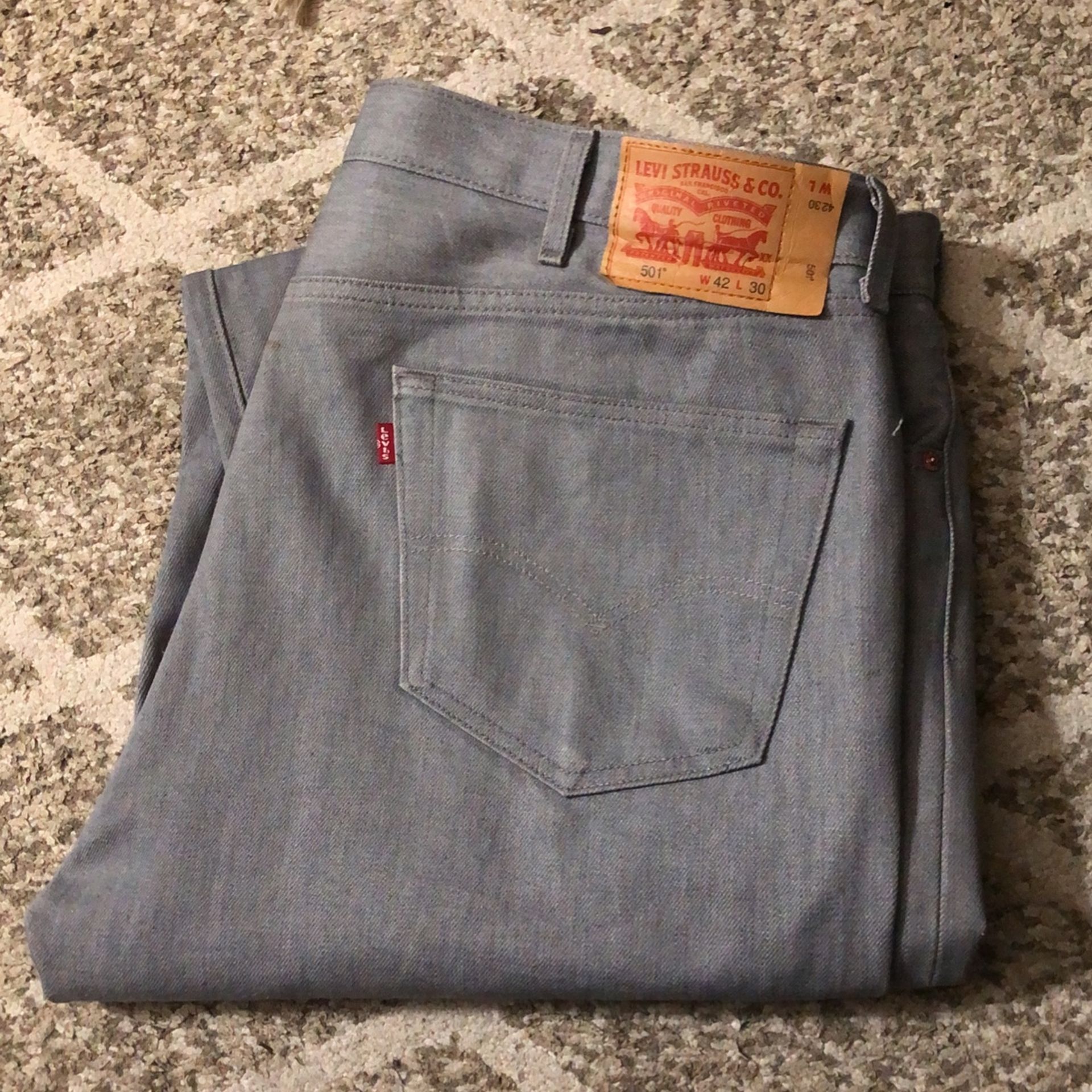 Levi 501 gray