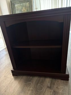 Bookcase. AS IS. No warranty or guarantee. Pick up only. CASH ONLY.