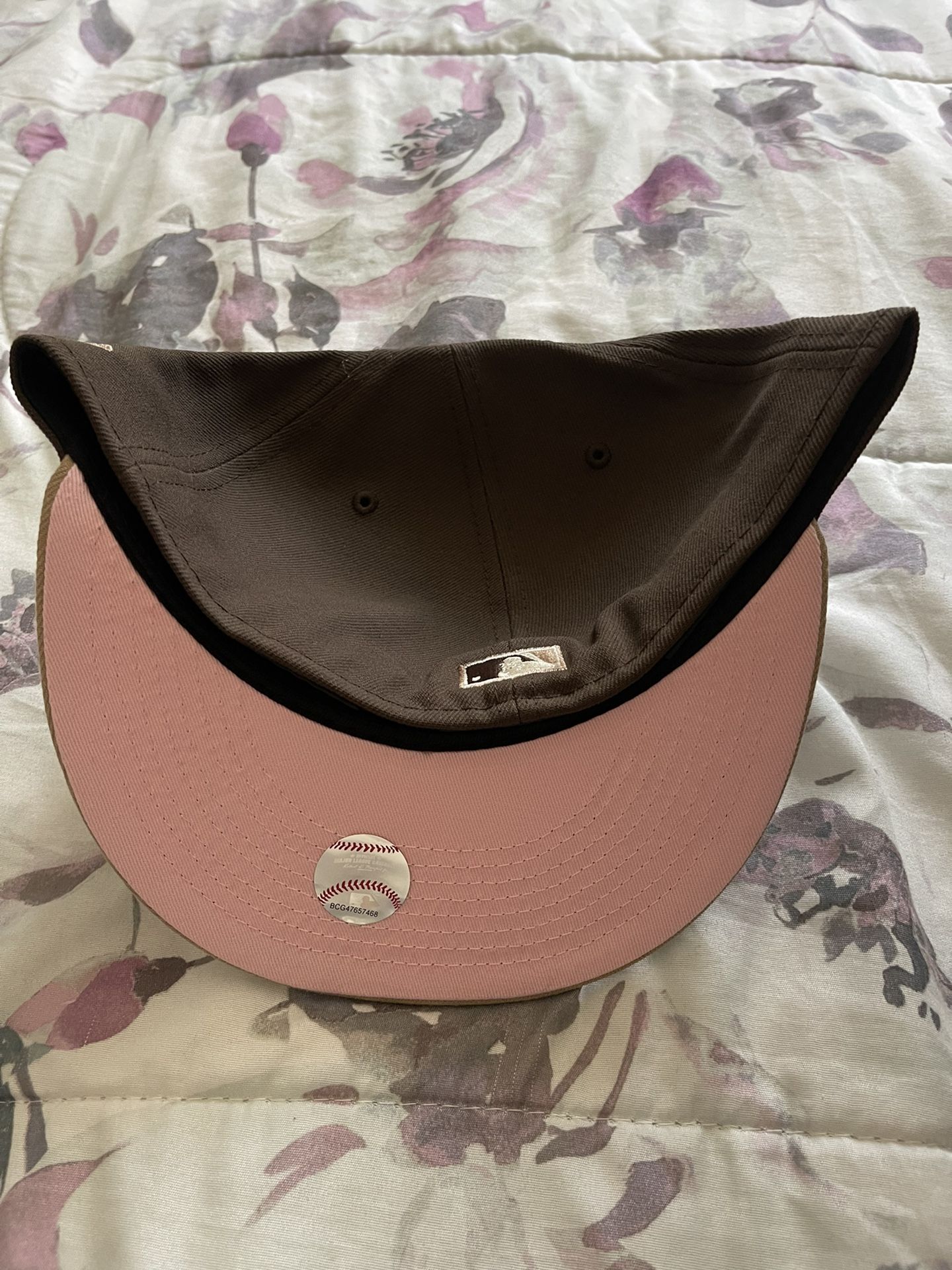 HELLO KITTY DODGERS PINK BUCKET CAP HAT (BRAND NEW) for Sale in Norwalk, CA  - OfferUp