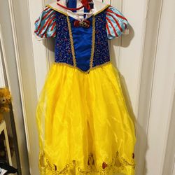 Snow White Costum - Small (girl 5-6 Years Old).  