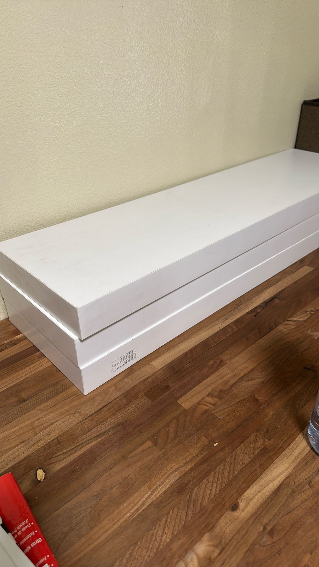 White Shelves Quantity Of 3 With Brackets