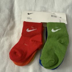 $5 NIKE SOCKS 6 PACK SOCKS 12-24 MONTHS $5 