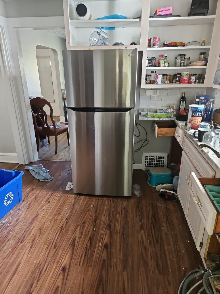 Low profile refrigerator, 1.5yo