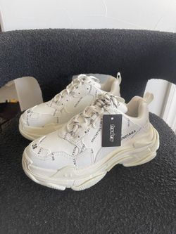 BALENCIAGA Triple S