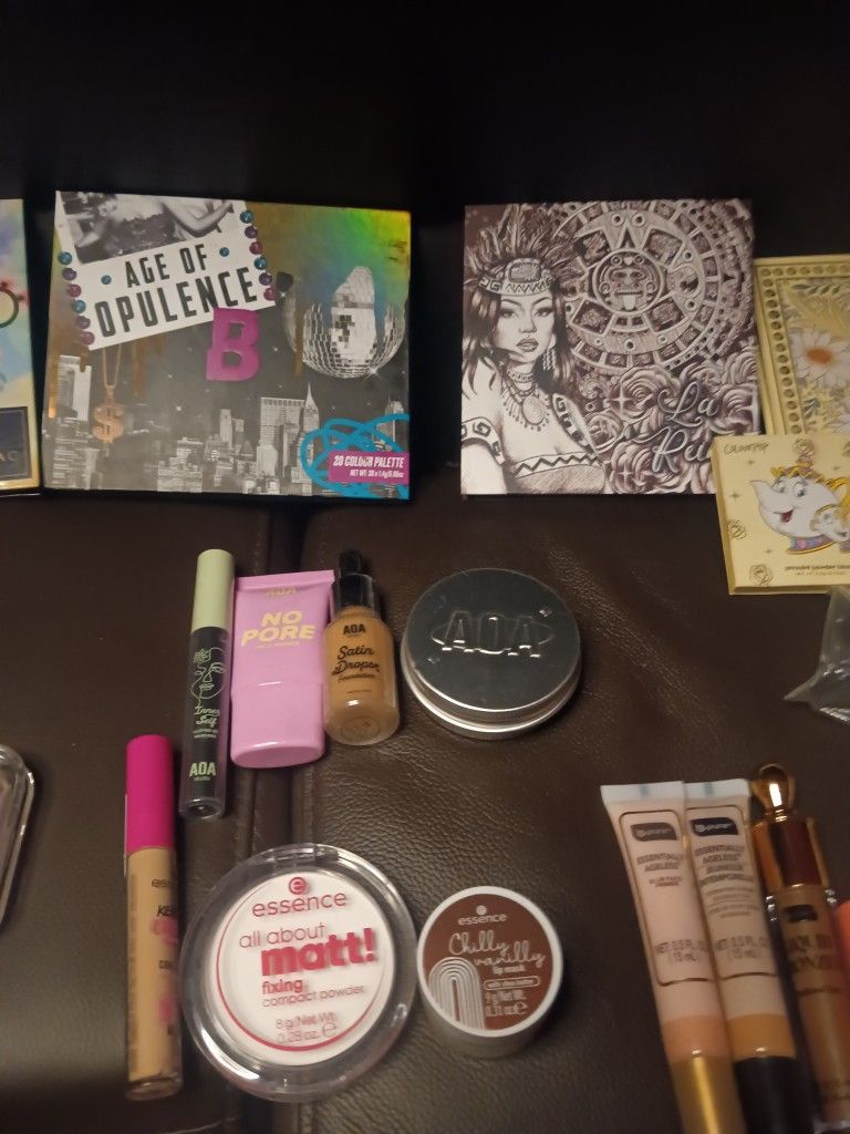 Make Up Some New Seal Never Opened Some New Open Box Never Used And Some Used Maybe Once Or Twice Very Minimal. All This For $40