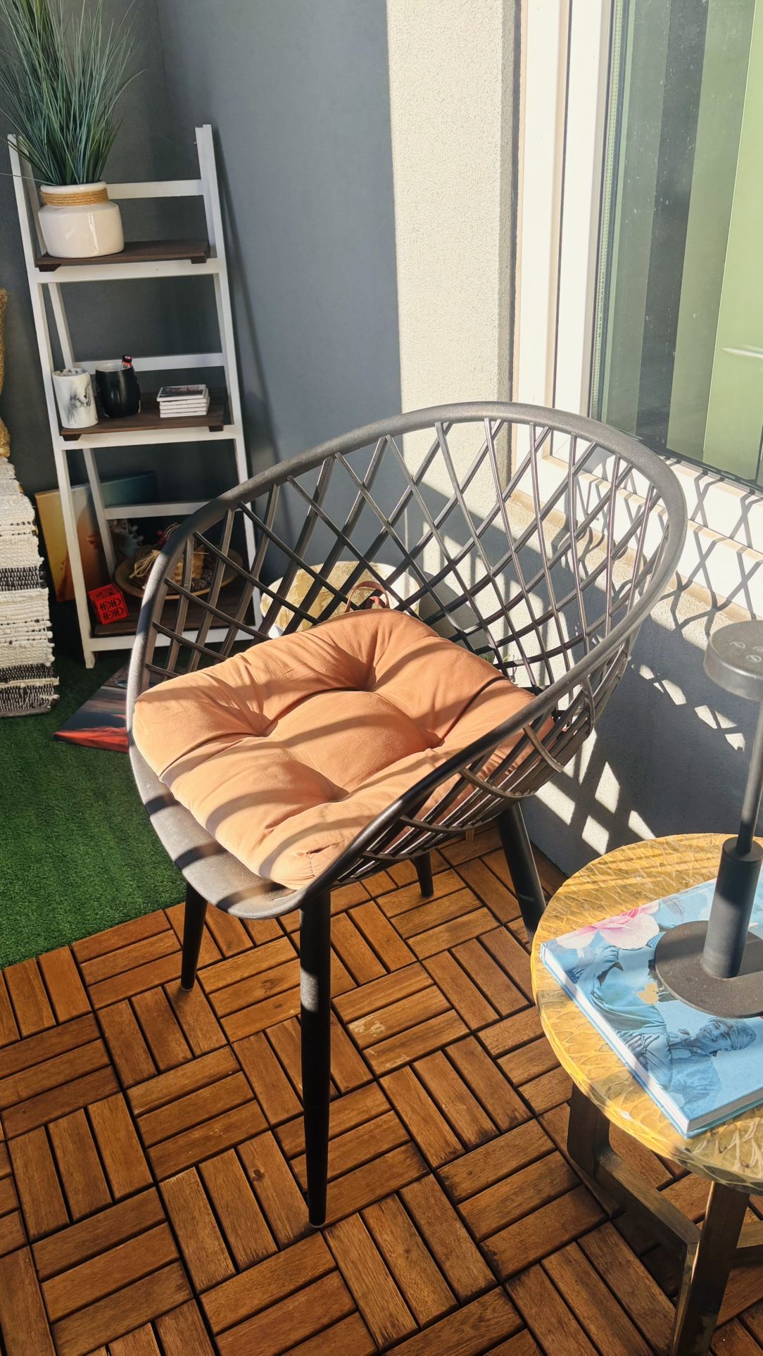 2 Patio/indoor chairs