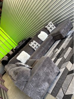 Nice grey U-Sectional sofa couch (DELIVERY AVAILABLE)