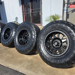 17" METHOD rims w- 34" Toyo AT3 tires 