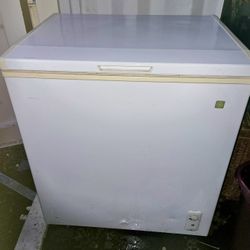 ge 5.0cf chest freezer, white 