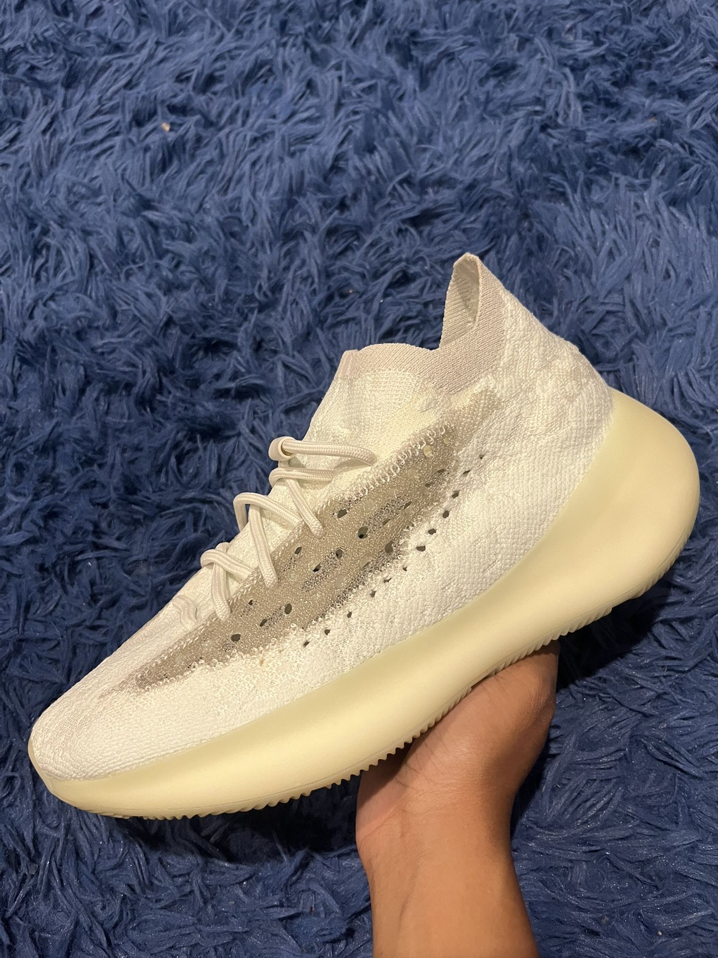 Yeezy 380 Calcite Glow Size 9.5
