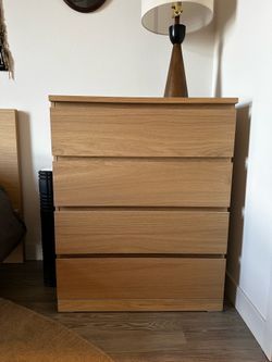IKEA 4 Drawer Malm Dresser - Like new