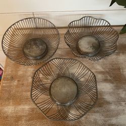 Wire metal bowl