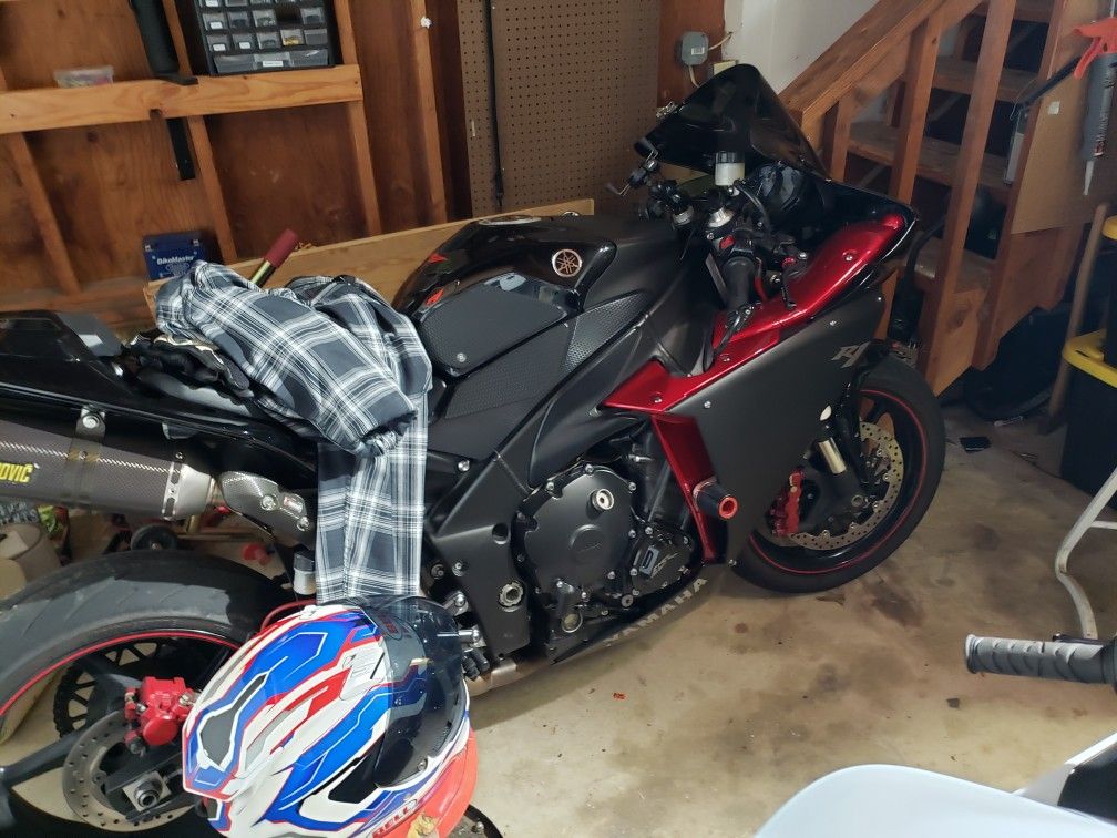 Yamaha R1 Trade