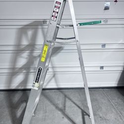 6 ft ladder - louisville brand $30.00 /10.5 ft reach 