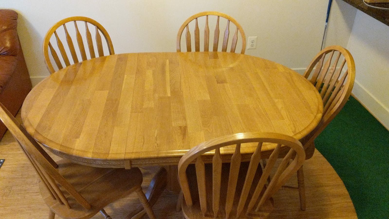 Kitchen Table w/ 5 Chairs