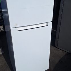 STUDIO SIZE REFRIGERATOR (DELIVERED)