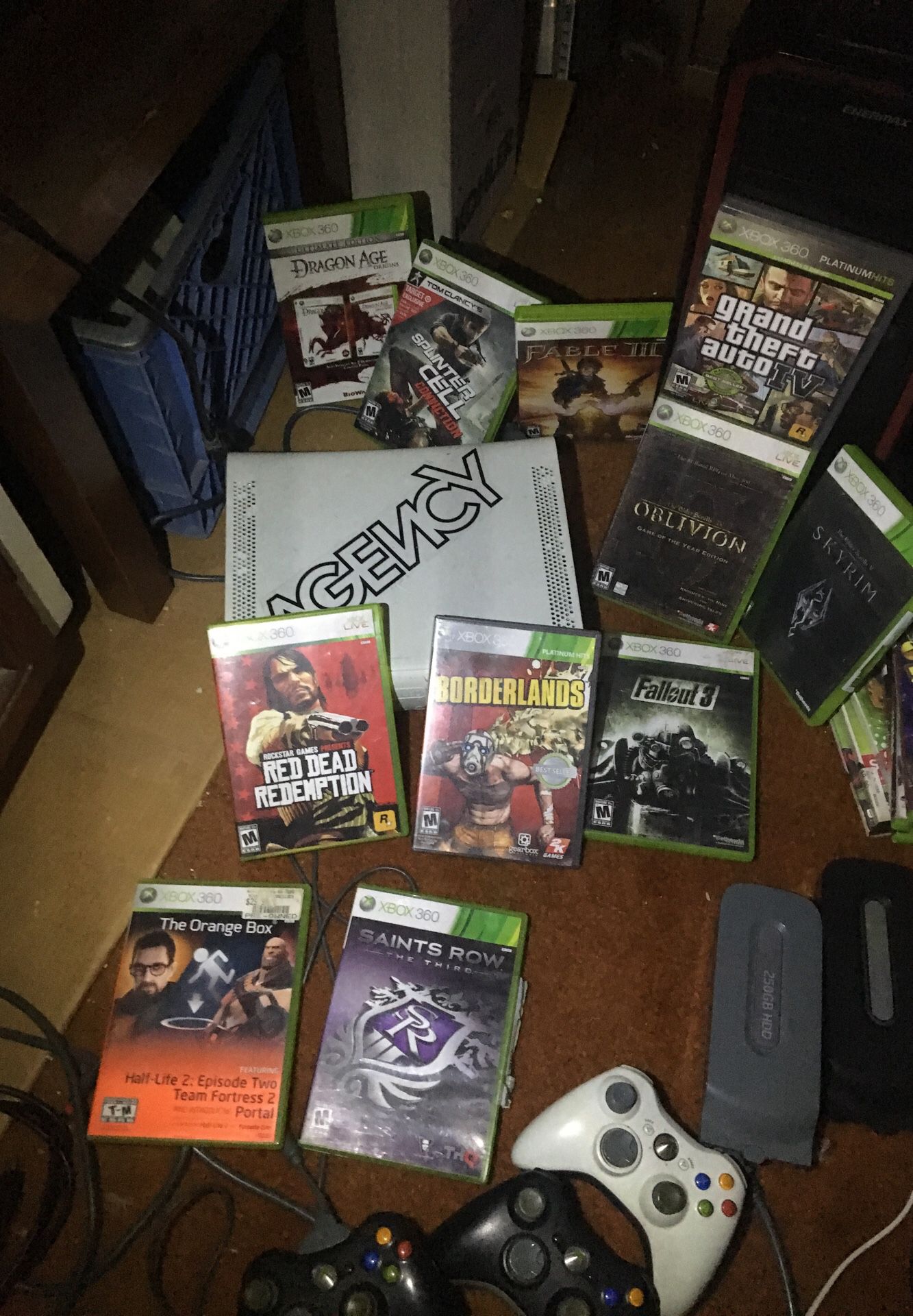 Xbox 360 + 24 games + 3 controllers + 370gb total storage