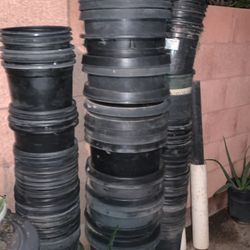 So Many Outdoor Black Plastic Pots Plants Garden Buckets For Planting Gardening