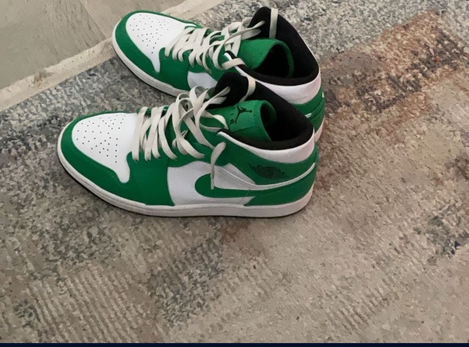 Jordan 1 Mid Lucky Green