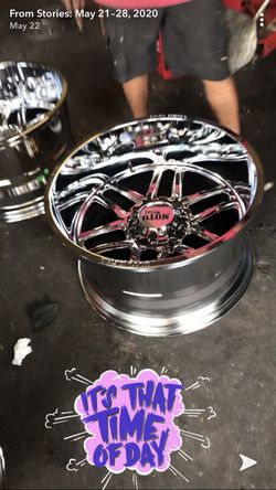 24x14 moto metal on 351550r24 venom 8x170