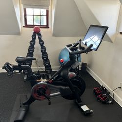 Peloton Bike with Accessories- Excellent Condition 