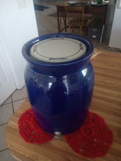 Large Kool aid lemonade or iced tea pitcher