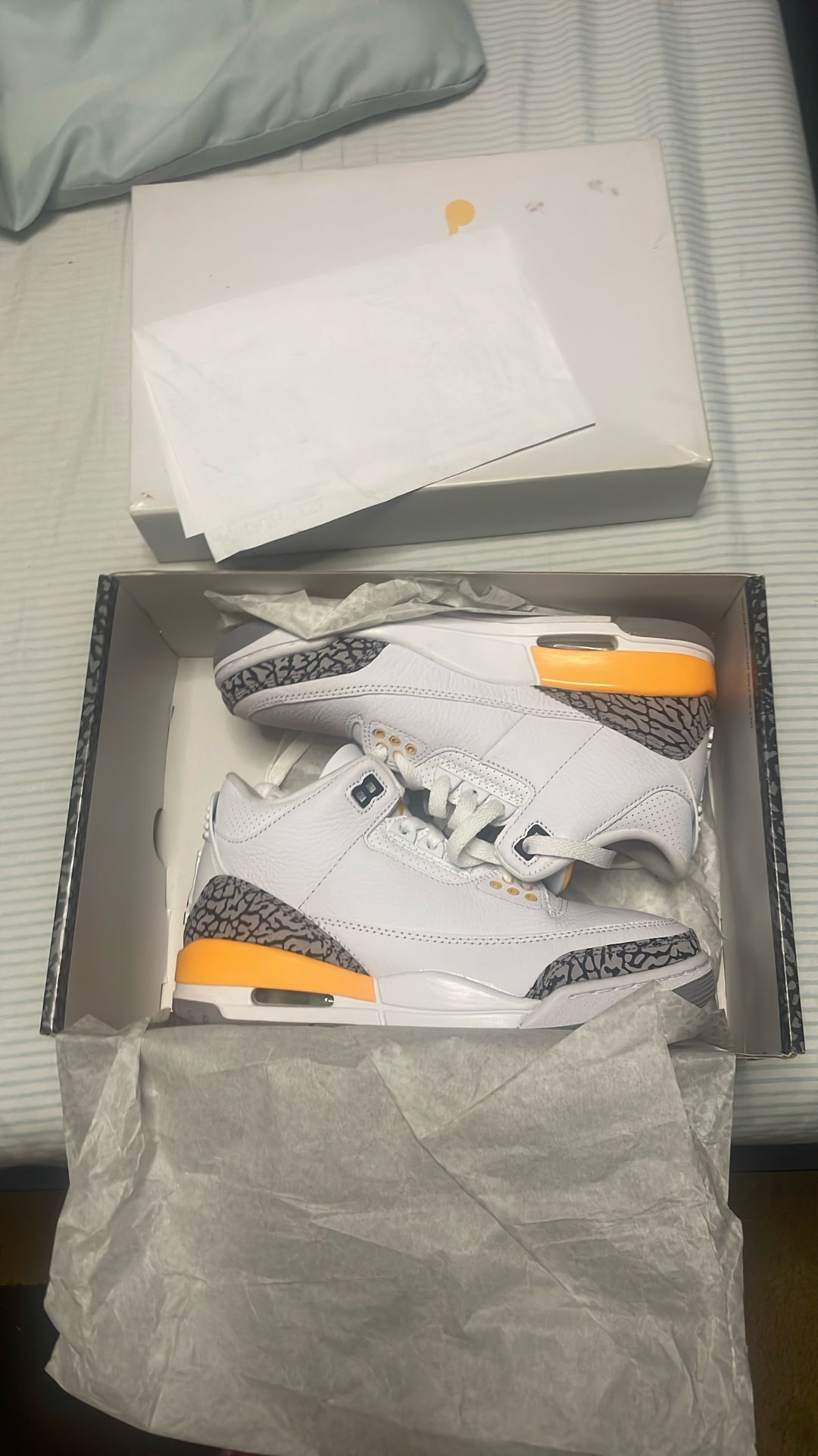 Jordan 3s Laser Orange Wmns