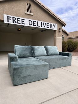Excellent Condition Boneless Couch