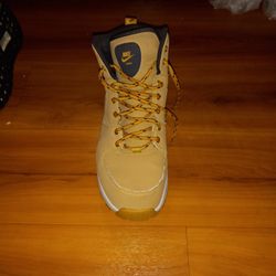 Nike Manoa Hiking Boots