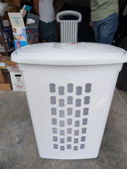 Laundry hamper