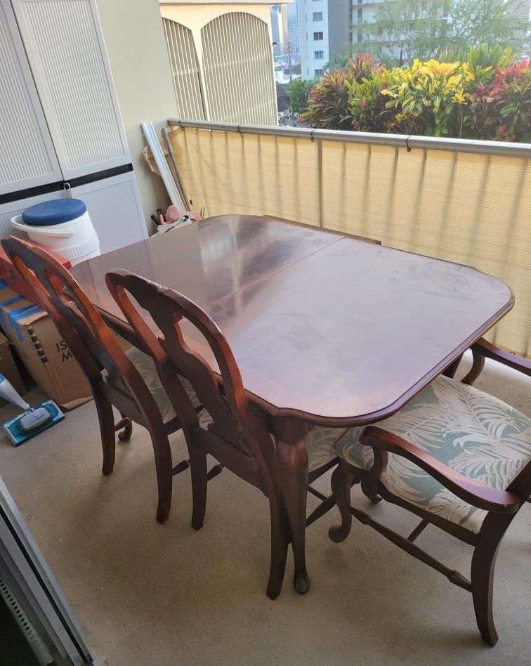 Rosewood Extendable Dining room table