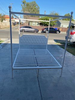 Queen size canopy bed frame