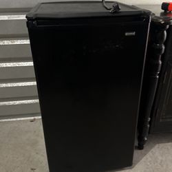 Small Refrigerator- Works Great - Only $20